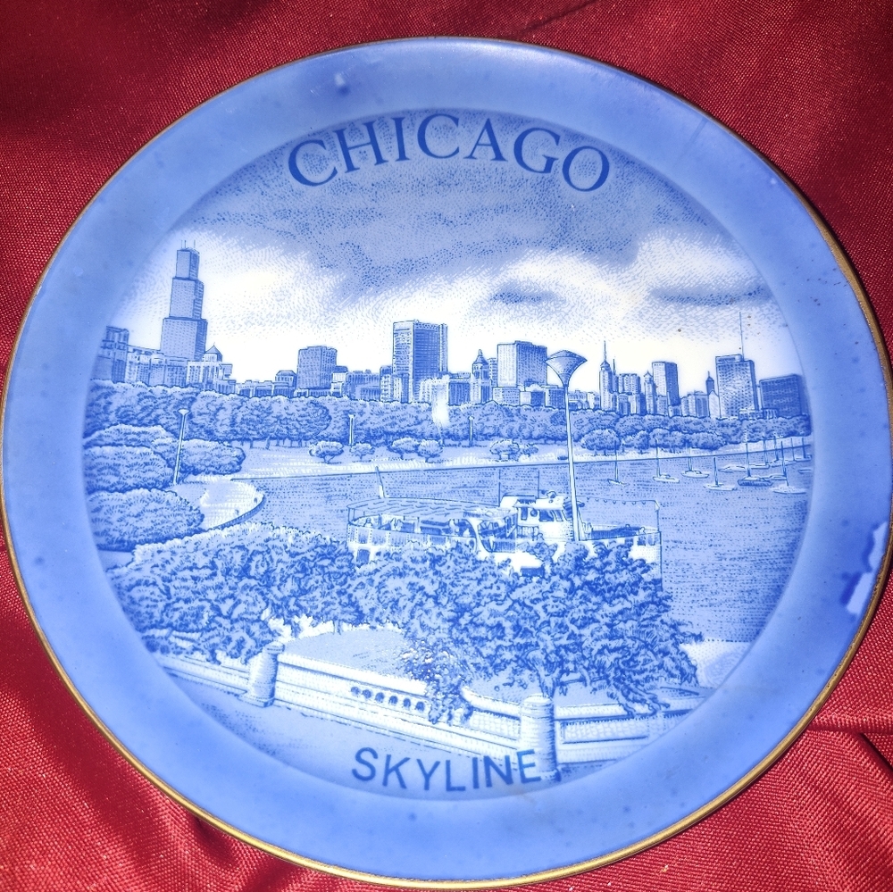 VINTAGE CHICAGO SKYLINE COLLECTOR PLATE~COBALT/ LIGHT BLUE~ALSO MARLYN TOURBOAT